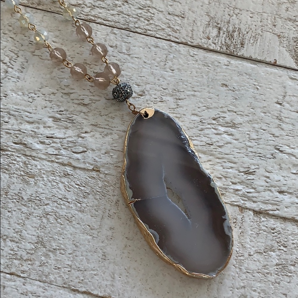 NWOT Peachy Ivory Agate Pendant with Beads